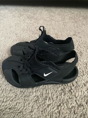 Nike Sunray protect Black Sandals with White Swoosh Accent size 7